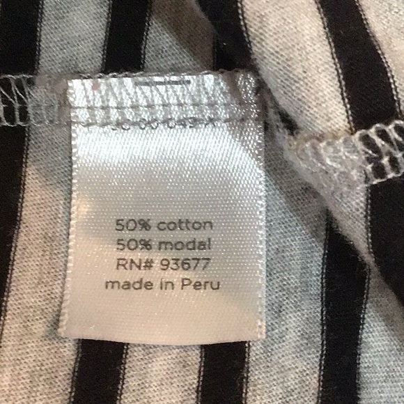 💕NWOT💕 JCP gray & black striped handkerchief front cardigan size large - Picture 6 of 6